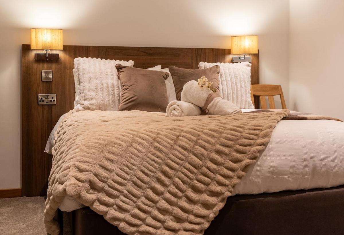 Cropton Lodge At Galtres Retreat พิกเคอริง ภายนอก รูปภาพ